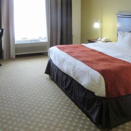 Quality Inn & Suites Александрия Екстериор снимка