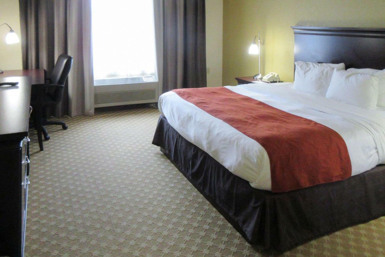 Quality Inn & Suites Александрия Екстериор снимка