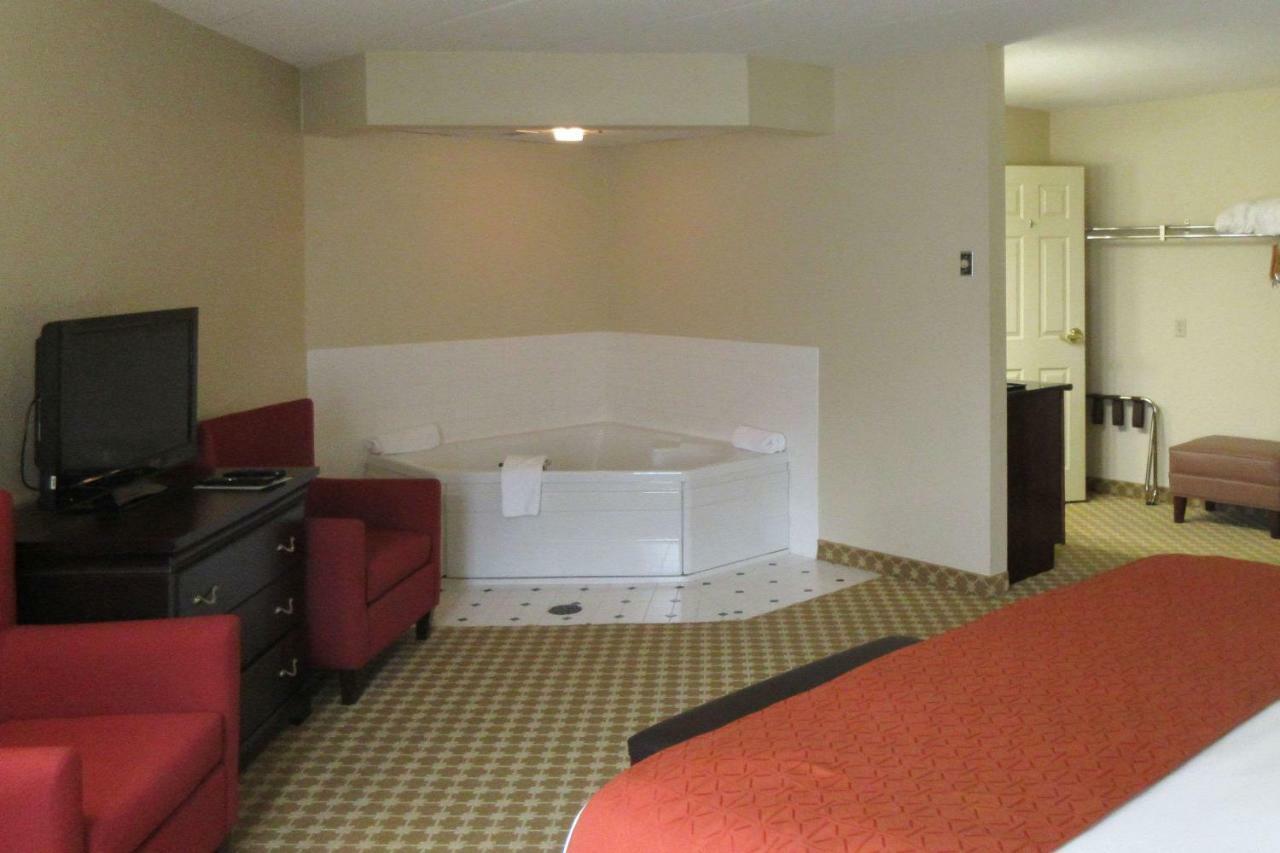 Quality Inn & Suites Александрия Екстериор снимка