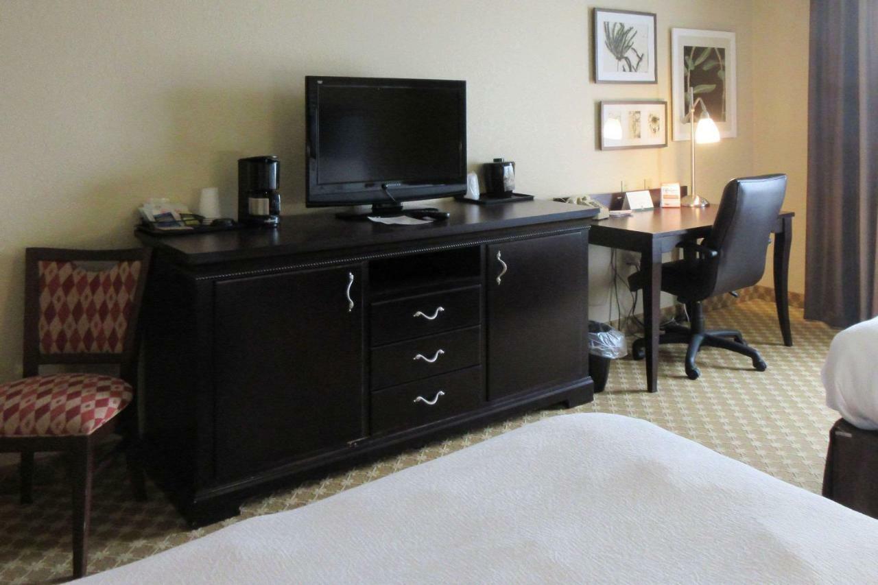 Quality Inn & Suites Александрия Екстериор снимка