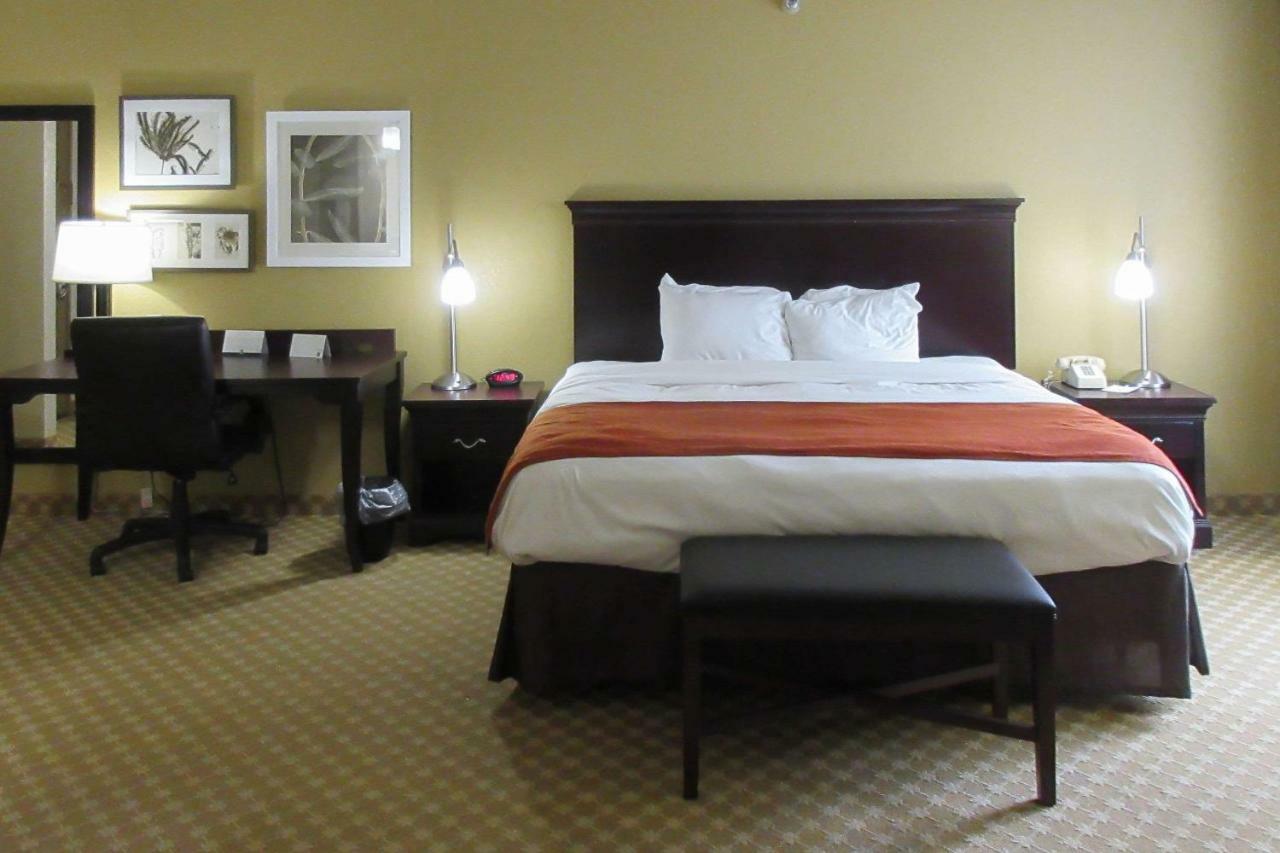 Quality Inn & Suites Александрия Екстериор снимка